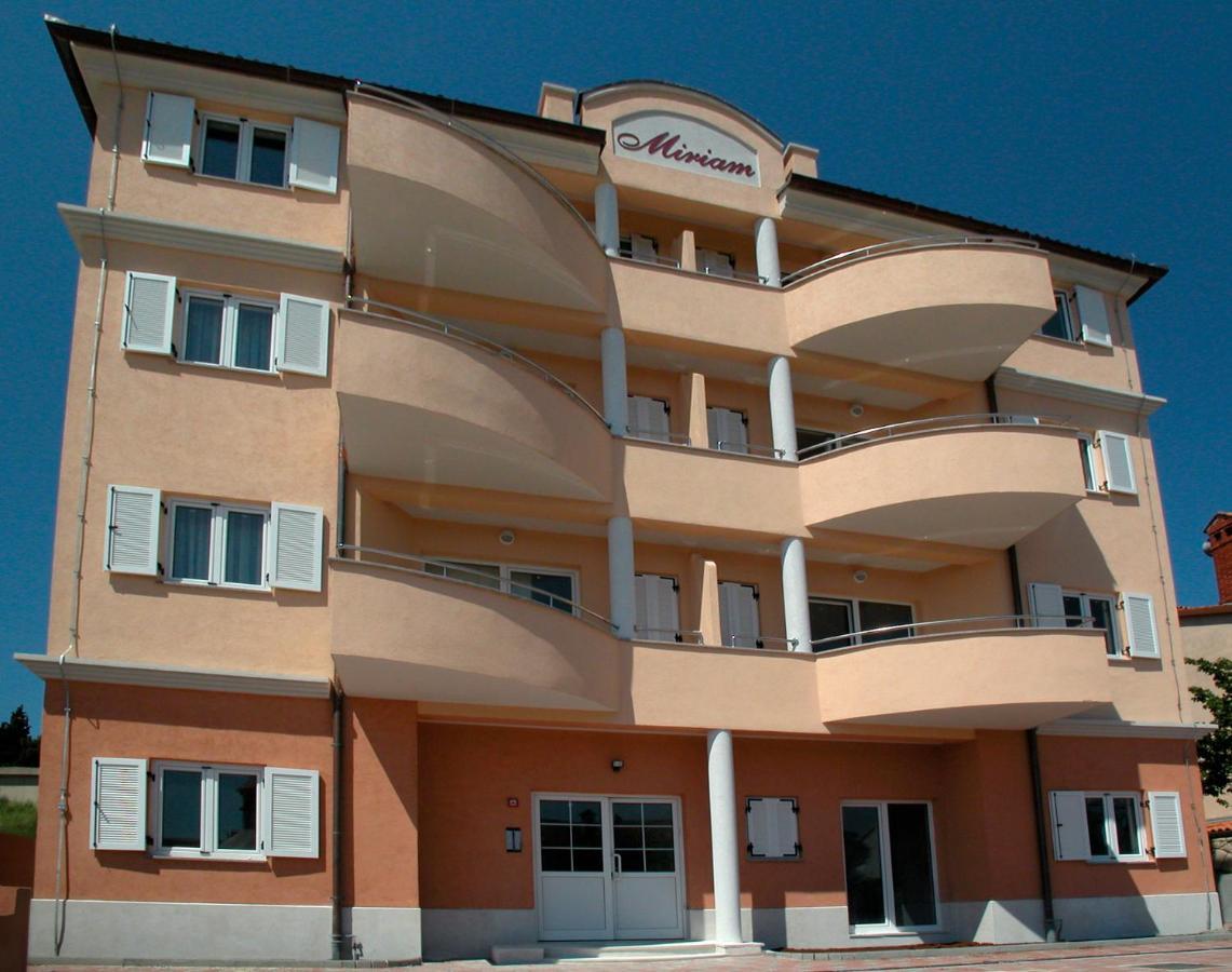 Apartments Miriam Premantura Eksteriør billede